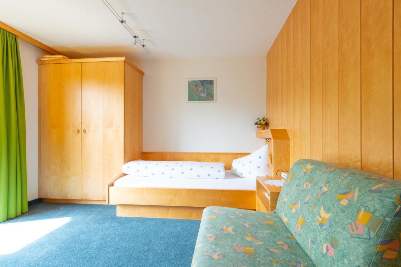 Haus Furka Hotel Damuels Exterior photo